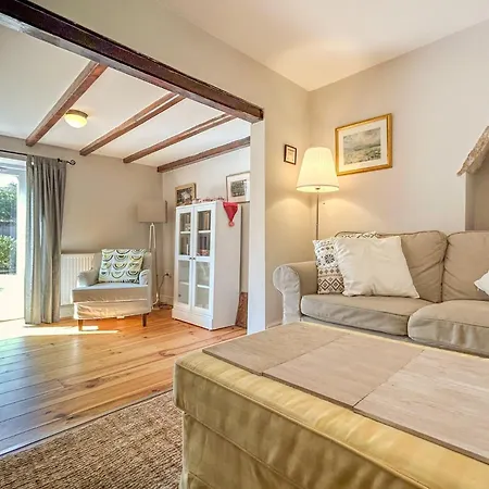 Holiday home 2 Bed In Driffield Oc-93140 Langton