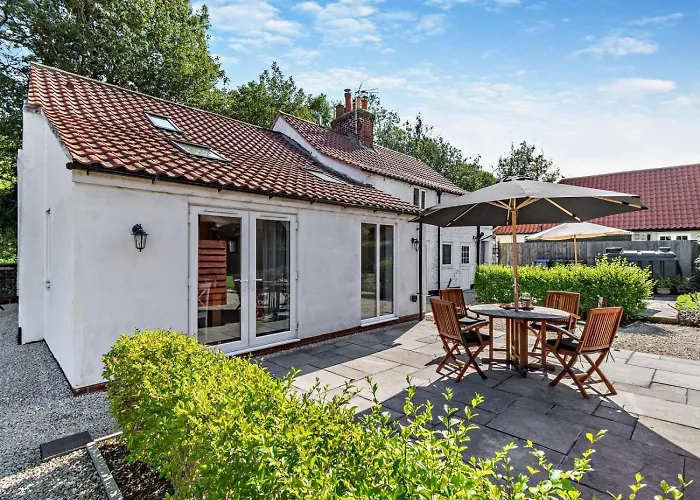 Holiday home 2 Bed In Driffield Oc-93140 Langton