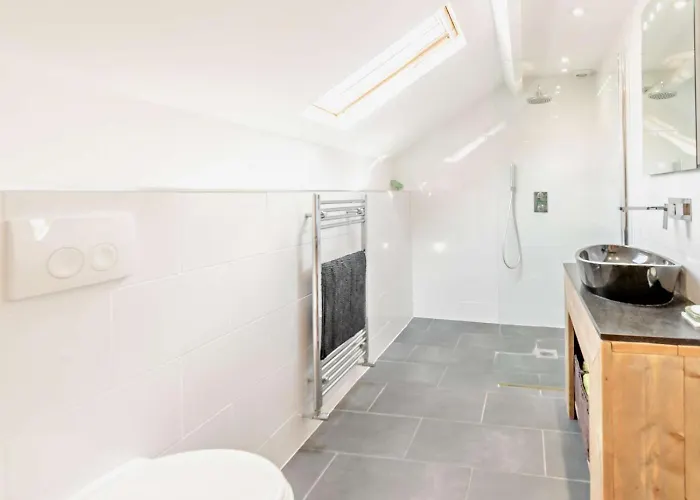 Holiday home 2 Bed In Driffield Oc-93140 Langton