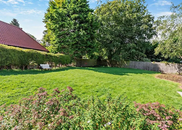 Holiday home 2 Bed In Driffield Oc-93140 Langton