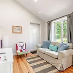 2 Bed In Driffield Oc-93140 Holiday home Langton